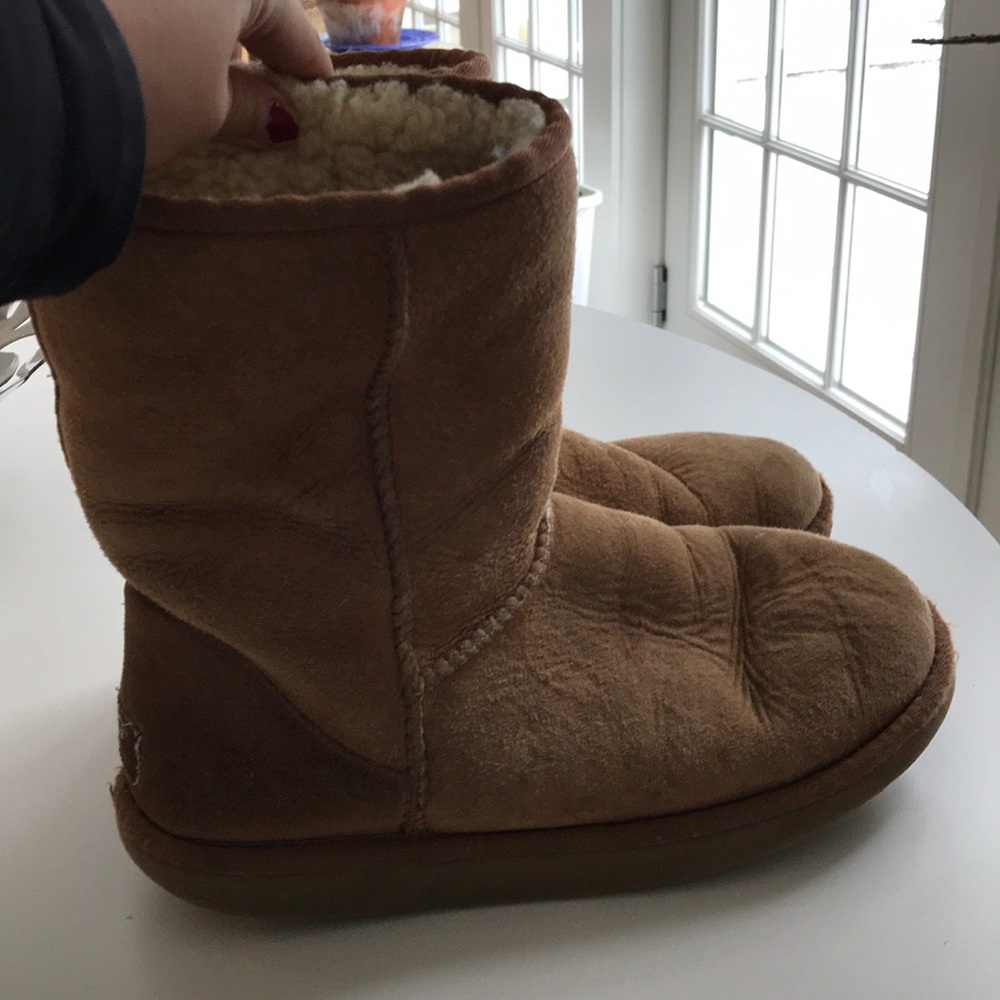 size 8 UGGS